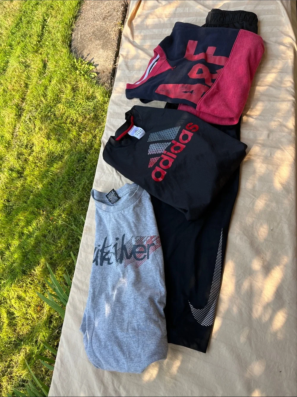 Bundle 4 Pc , Nike Pants /Addis, A&F, & Quicksilver tops - Boys Sz XL Bug Boys